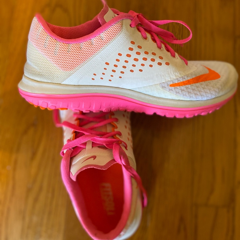 Nike Womens Fitsole Crosstrainers. Size 8.
